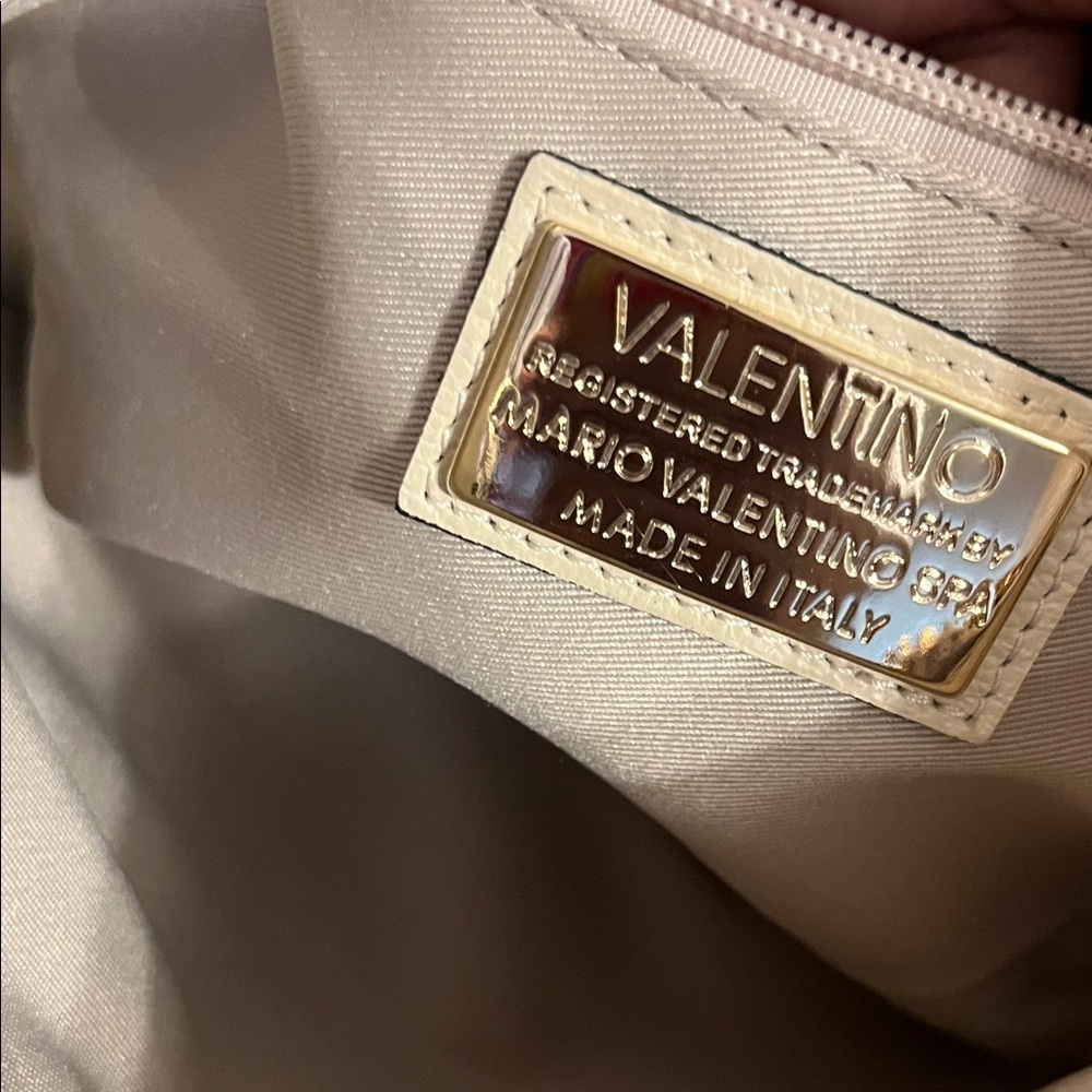Mario Valentino Cream Shoulder Bag with Gold Details - Picture 7 of 9